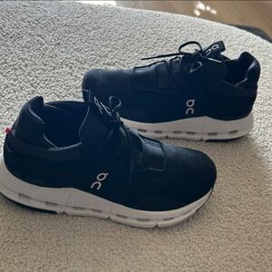 On Running men’s Black and White Sneakers